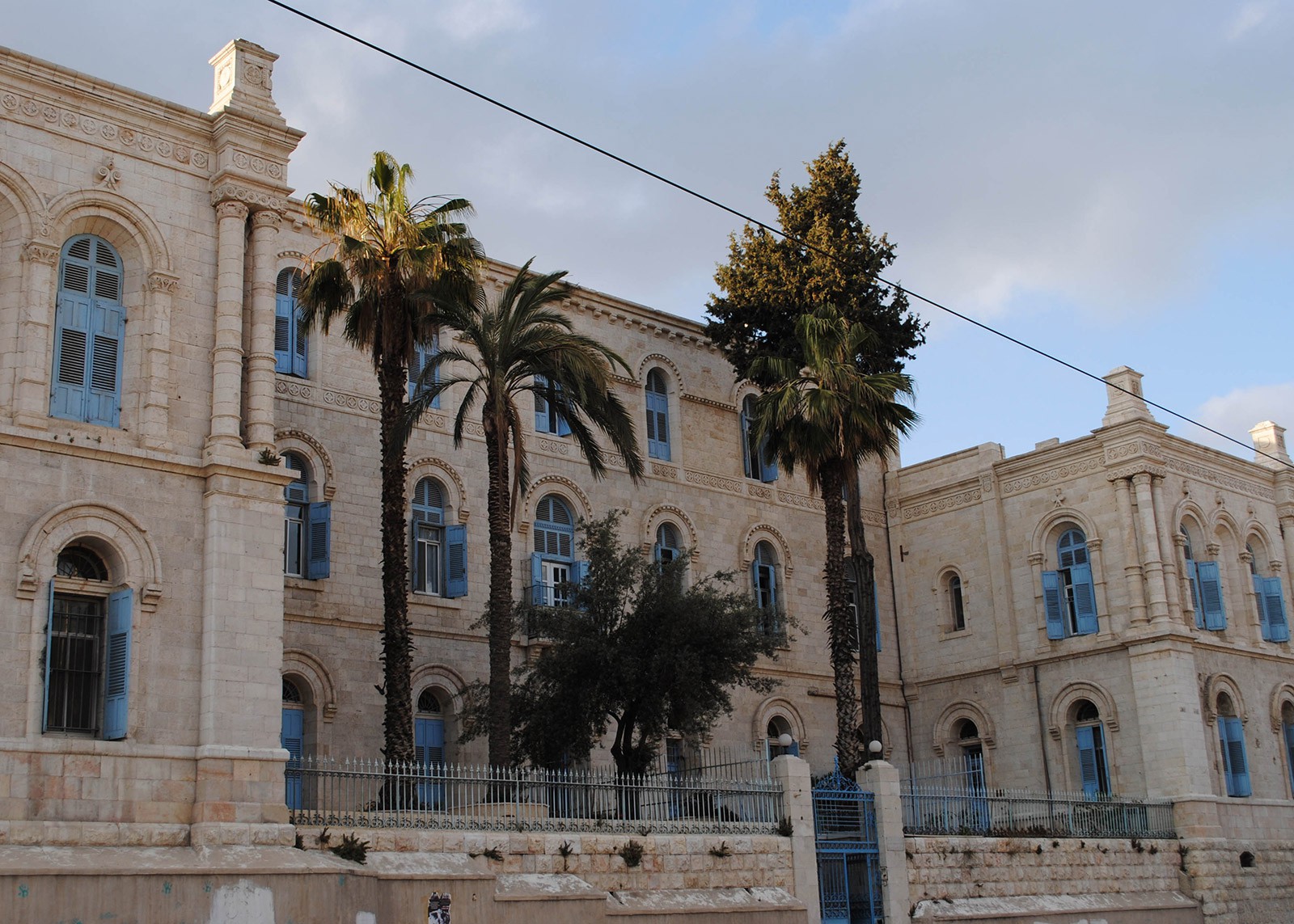 Today’s “Saint Louis Hospital” in Jerusalem is the successor institution to the “St. Ludwig” hospital which Arnold co-founded in October 1851 for patients of all religions and nationalities.  CC BY 2.0 / Photo: Paulina Zet, Vered Hasharon
